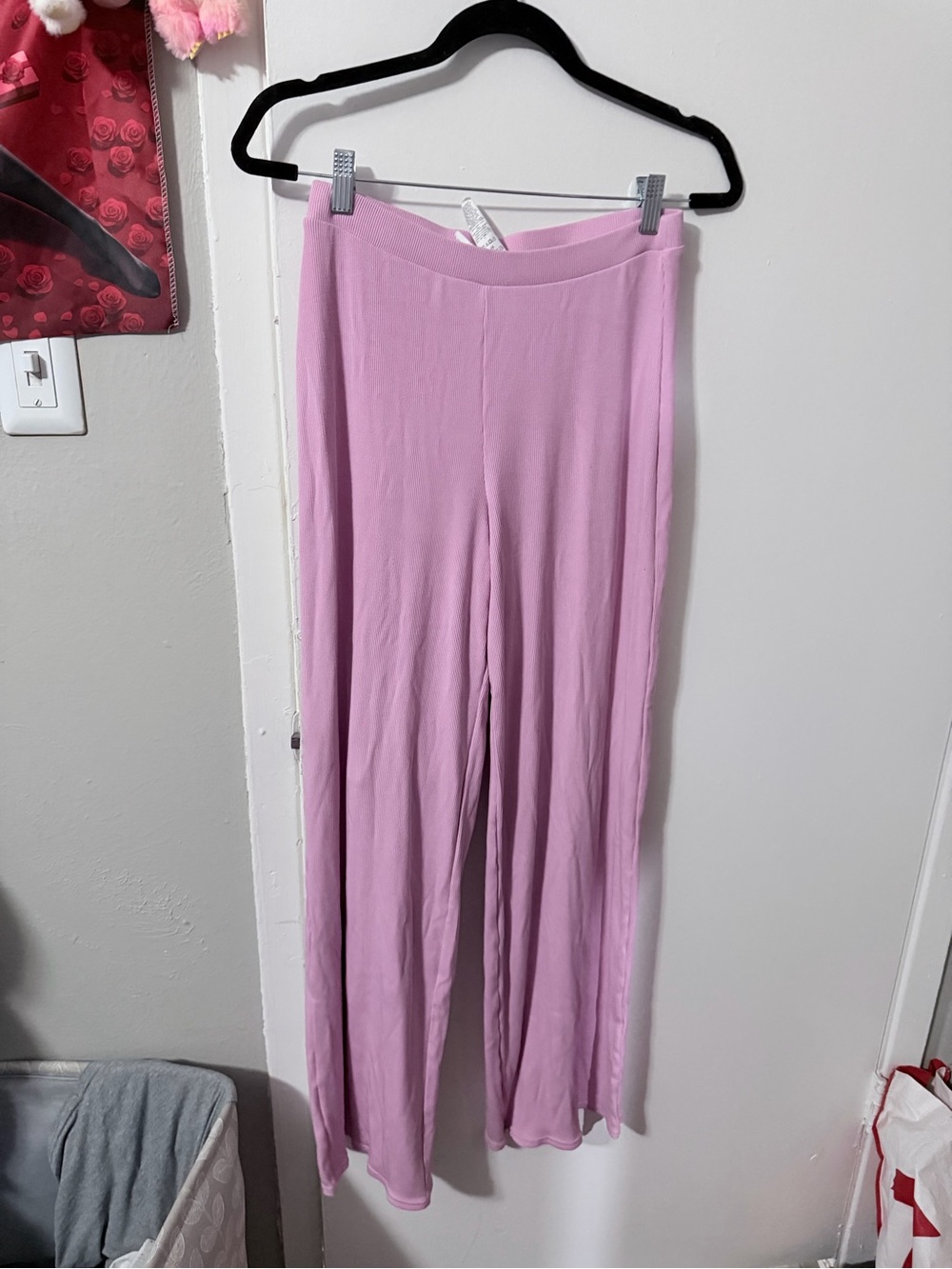 NWOT ALO Candy Heart Pink Dreamlight Pants